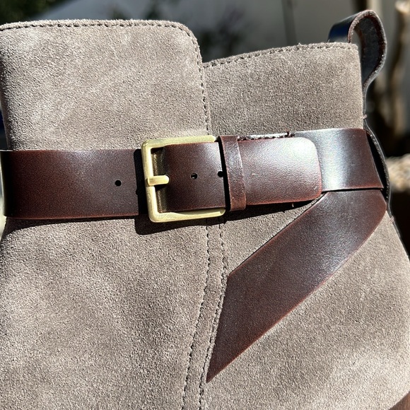 Clarks grey suede and leather zip-up booties - Picture 6 of 11
